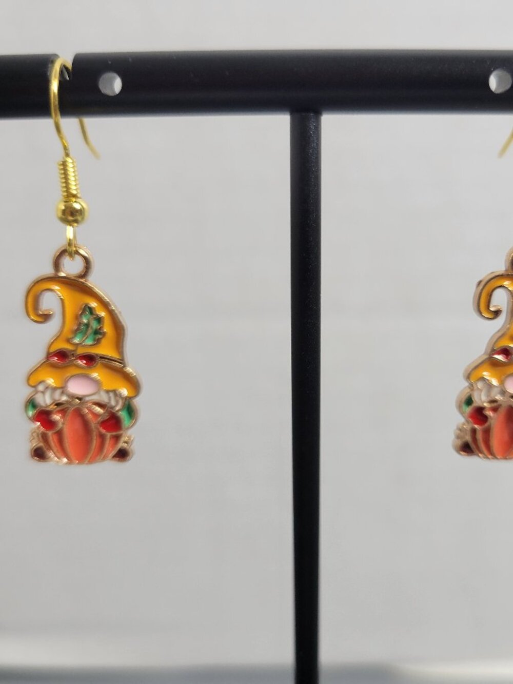Fall Gnome Pumpkin Dangle Earrings Gold Tone Autumn Halloween Thanksgiving E118E